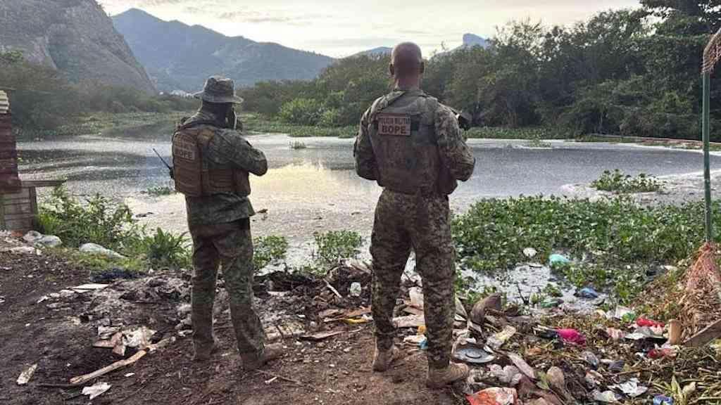 Ação do Bope na Gardênia Azul continua sem previsão de saída | Agentes realizam operação desde as primeiras horas desta sexta-feira