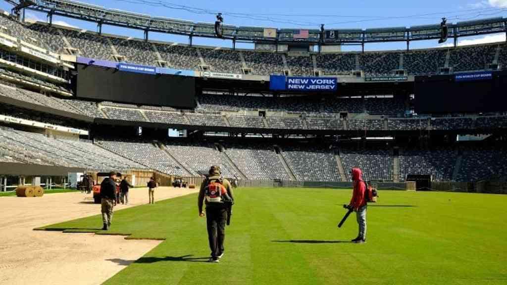 Copa do Mundo se aproxima em meio a expectativa e tensão | O estádio de Nova Jersey, que vai ser palco da final da Copa do Mundo, recebeu um novo gramado