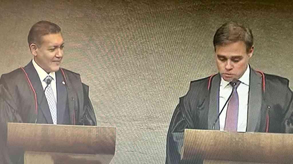 Ao tomar posse no TSE, Nunes Marques sai em defesa das urnas eletrônicas | Nunes Marques toma posse no TSE, ao lado de André Mendonça