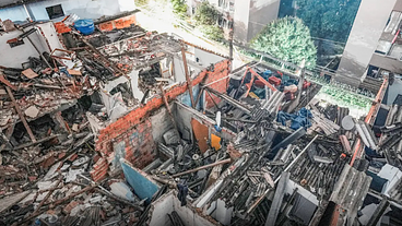 Demolição de casas após explosão em SP