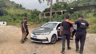 Trio Detido em Cemitério de Carros da Milícia
