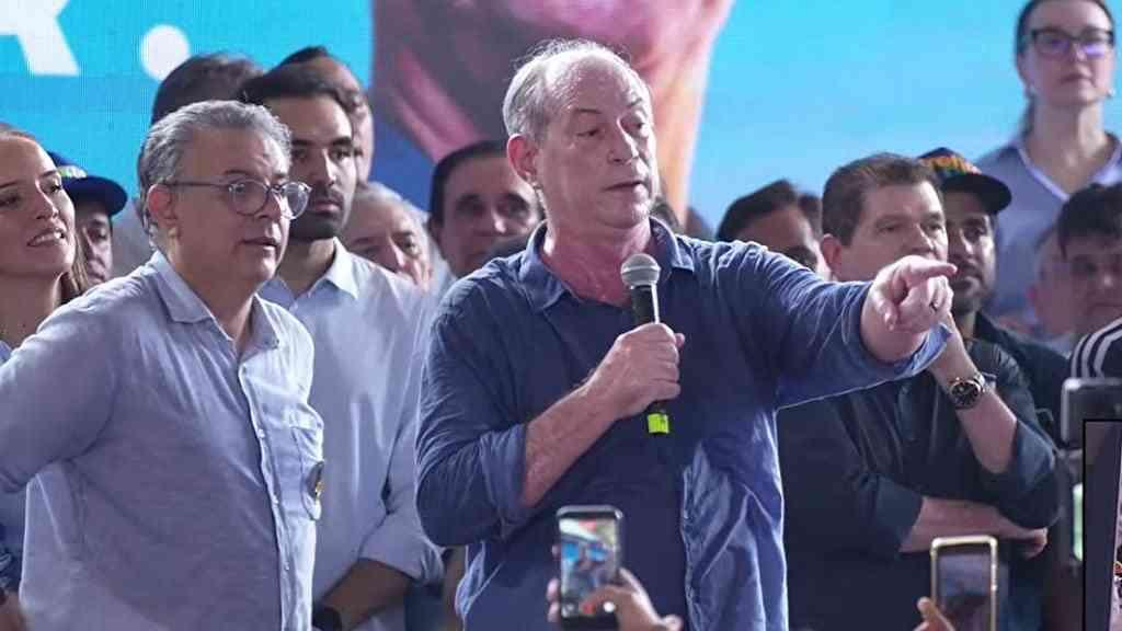 Evento com Ciro tem confusão após gesto associado ao crime | Ciro manda retirar homem após gesto polêmico em evento