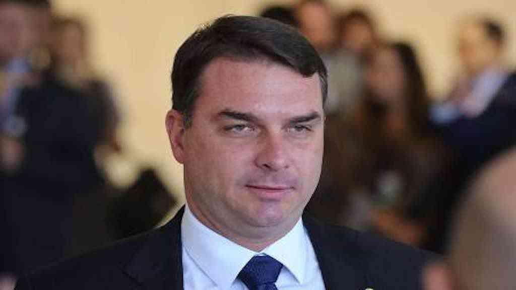 Flávio Bolsonaro apresenta forte queda nas pesquisas internas do PL | Flávio Bolsonaro (PL-RJ) também é alvo de investigação no processo da ‘rachadinha’