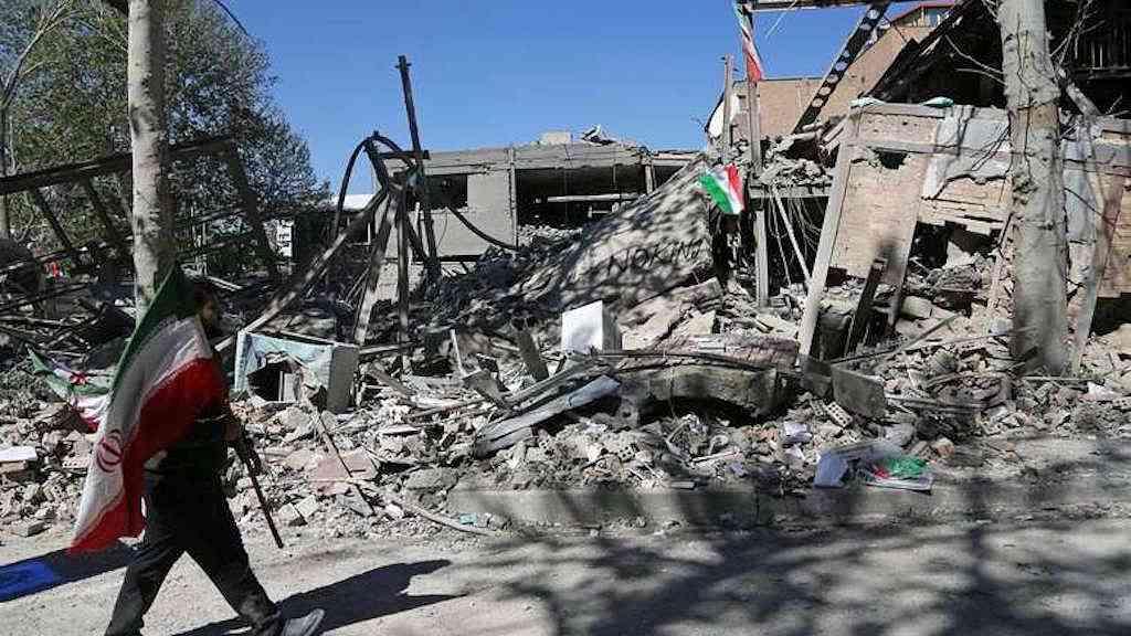 Governo iraniano ameaça expandir conflito se EUA lançarem ataque | Vista geral da destruição na Universidade de Tecnologia Sharif, alvo de ataques dos EUA e de Israel, em 7 de abril de 2026, em Teerã, Irã