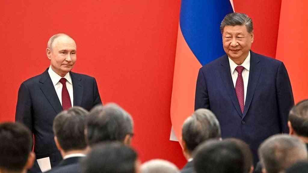 Xi e Putin reforçam parceria 'inabalável' diante de crises globais | Vladimir Putin e Xi Jinping participam de cerimônia em Pequim