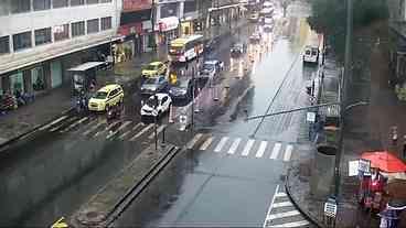 Chuva causa alagamentos e quedas de árvores no Rio