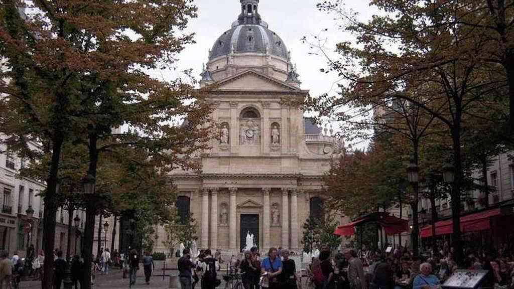 França eleva custo universitário para estudantes estrangeiros | Tradicional universidade Sorbonne foi uma das que haviam decidido não aplicar as regras de anuidades diferenciadas para alunos não-europeus, em vigor desde 2019
