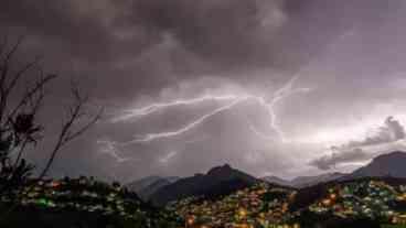 Tempestade de Raios Alerta Cidades da Serra do Rio
