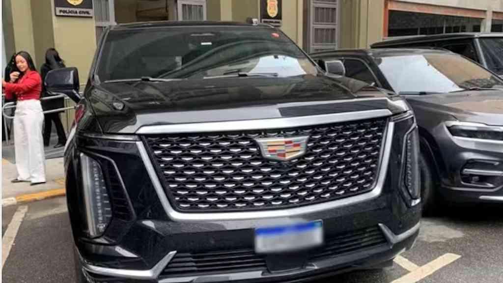 Frota de luxo apreendida com Deolane Bezerra supera R$ 5 milhões | Cadillac Deolane
