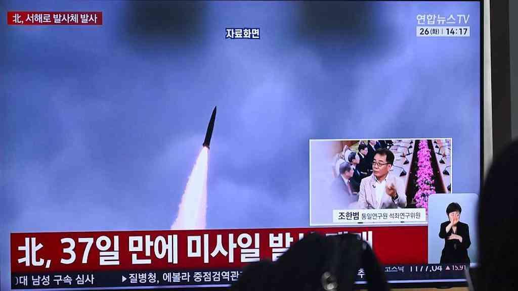Coreia do Norte realiza novo teste de míssil balístico | Entre os projéteis disparados estaria pelo menos um míssil balístico de curto alcance que caiu no mar