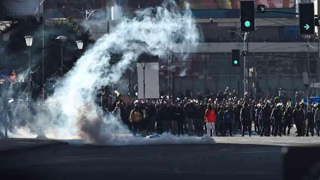 Bolívia derruba lei que impunha limites ao estado de exceção | Mudança ocorre em meio a protestos que pedem renúncia do presidente