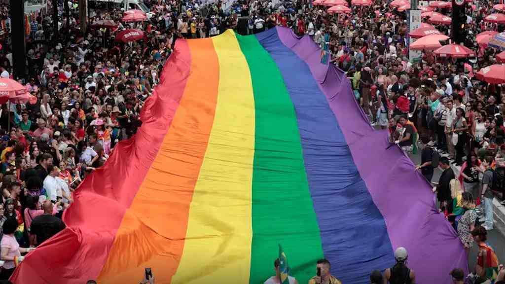 Parada LGBT+ de SP enfrenta crise e pode deixar as ruas | Em sua 30ª edição, movimento perdeu cerca de 60% de patrocínios
