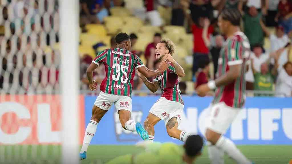 Fluminense avança e Flamengo confirma melhor campanha da Libertadores | Tricolor faz 3 a 1 no La Guaira e se classifica com tropeço do Bolívar