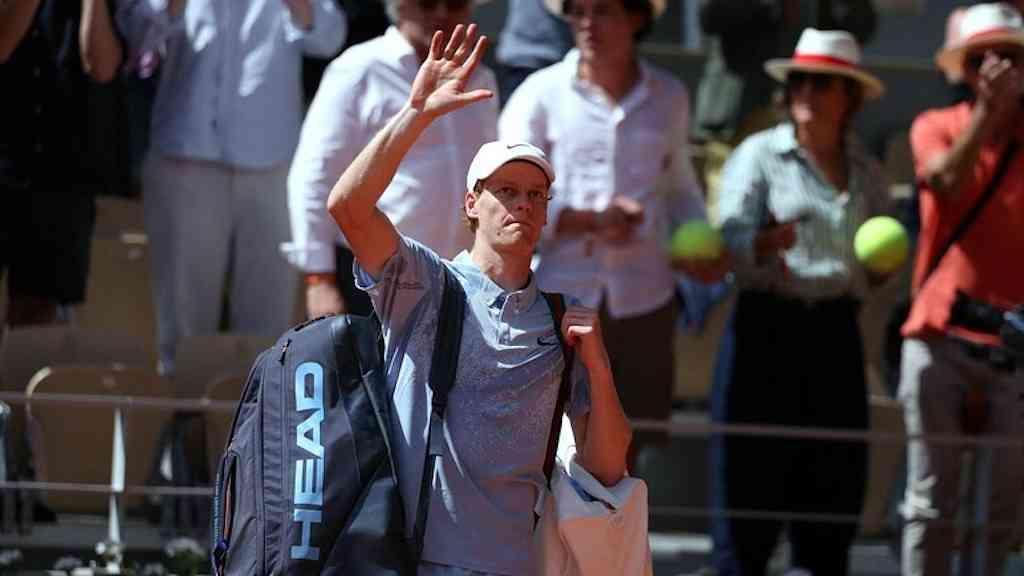Sinner é eliminado após passar mal em Roland Garros | Sinner deixou competição após perder três sets consecutivos