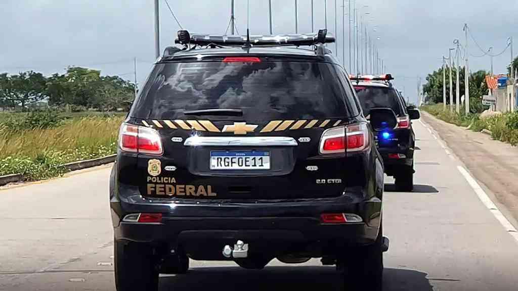 PF apreende arsenal que seria destinado a facções no Rio | Ação ocorreu na Rodovia Castelo Branco, em SP; um homem foi preso