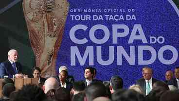 Lula Sanciona Lei da Copa Feminina e Homenageia Pioneiras