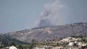 Ataques entre Israel e Hezbollah colocam cessar-fogo em risco