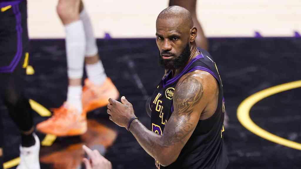 LeBron James é denunciado na Itália por jogar bolas de golfe no mar | Jogador de basquete está curtindo as férias na ilha de Capri