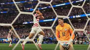 EUA estreia com goleada sobre o Paraguai na Copa