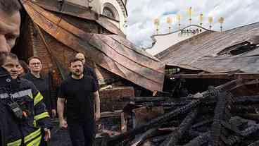 Rússia Bombardeia Kiev e Danifica Catedral Histórica