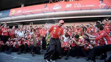 Hamilton Conquista Primeira Vitória pela Ferrari