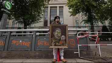 Artista crítico de Putin é assassinado na Polônia