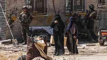 Colonos israelenses incendeiam mesquitas na Cisjordânia