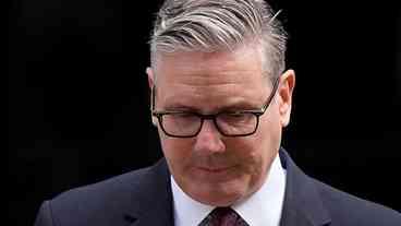 Keir Starmer renuncia e Reino Unido busca novo líder