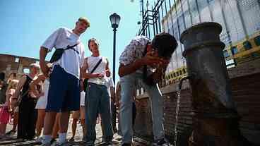 Onda de calor na França: 40 mortos por afogamento