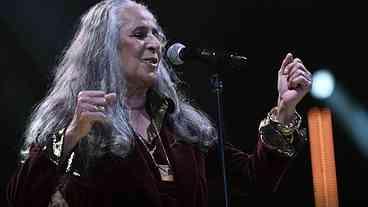Maria Bethânia completa 80 anos como ícone da música...