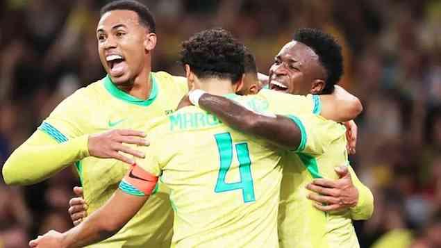 Brasil, no sufoco, chega às oitavas com gol no último minuto