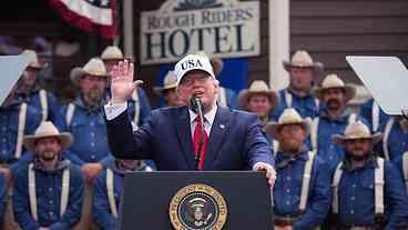 Trump provoca polêmica ao citar 'ménage à trois' com os...