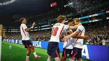 Inglaterra vence México com um a menos e segue na Copa