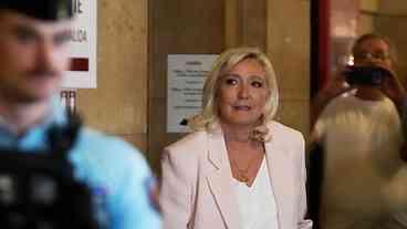 Le Pen é condenada, mas mantém chance de disputar eleição