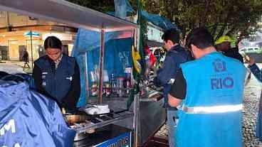 Ação recolhe 80 kg de alimentos impróprios em Copacabana