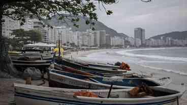 Explosão de mosquitos em Copacabana tira o sono de moradores