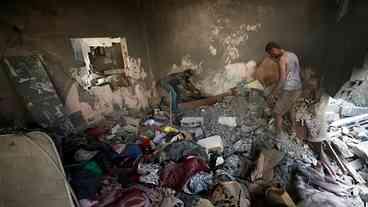 Bombardeio israelense atinge funeral e mata palestinos em...