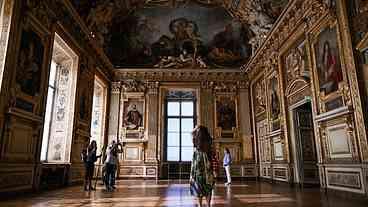 Louvre reabre Galeria Apollo após roubo milionário