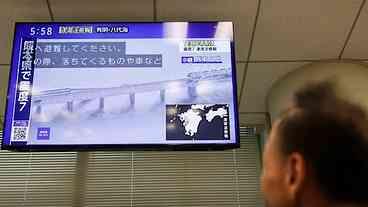 Terremoto paralisa transporte e deixa áreas sem energia...