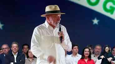 Candidato à reeleição, Lula anuncia programa social para os idosos