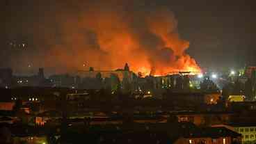Ataque aéreo russo deixa mortos e feridos em Kiev