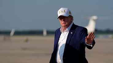 Trump fez voo secreto da Turquia após ameaça do Irã, diz imprensa