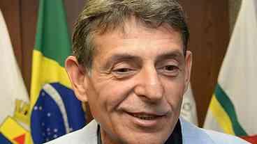 Juiz que bebeu vinho e fumou em audiência segue afastado