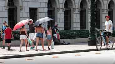 Calor intenso se espalha por grande parte do Brasil