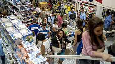 Alta nas vendas do varejo supera previsões, segundo IBGE