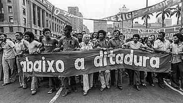 Democracia exige memória, resistência e compromisso com o futuro