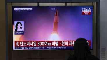 Coreia do Norte lança cerca de 10 mísseis contra o Mar do Japão