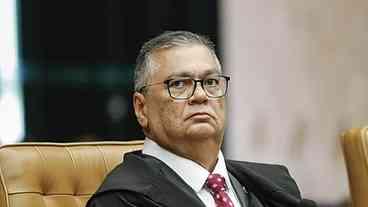 Dino barra emendas de dirigentes e ex-parlamentares