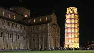 Bombeiros resgatam brasileira após mal-estar na Torre de Pisa