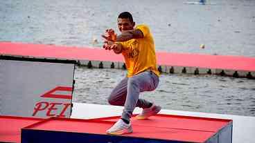 Atleta Isaquias Queiroz conquista o ouro no Mundial de Canoagem